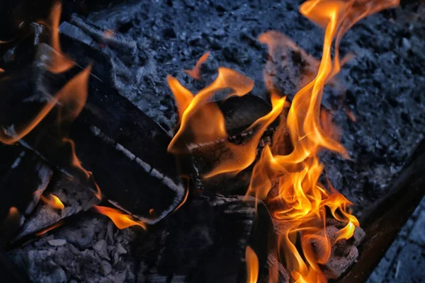 Immagine Fuoco Ardente Con Bruciato Legna Ardere Macro Foto — Foto Stock
