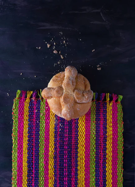 Pan Muerto Halott Mexikói Cukorpogácsa Kenyere Asztalterítőn — Stock Fotó