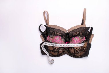 beyaz bir arka plan üzerinde güzel seksi sütyen