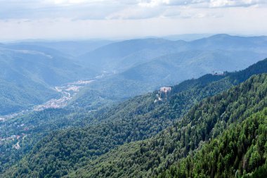 Cota Oteli manzarası 1400 Bucegi Dağları ve Prahova Vadisi 'nden 