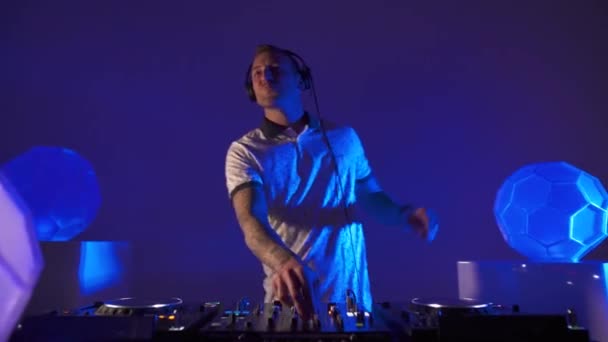 Tracking Shot Happy Caucasian Male Disc Jockey Dancing While Playing — Stock Video