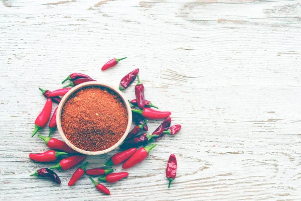 Piment Rouge Épices Dans Bol Bois Sur Fond Ancien Bois — Photo