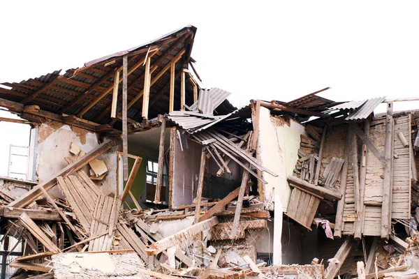 Destruction Old Wooden Abandoned House Demolition House — Stock Photo, Image