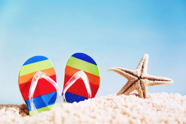 Beach Summer Vacation Bright Flip Flops Starfish Sand Background Sky — Stock fotografie