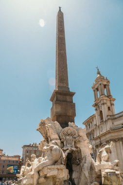 Brunnen ve Obelisk Ramses Roma İtalya