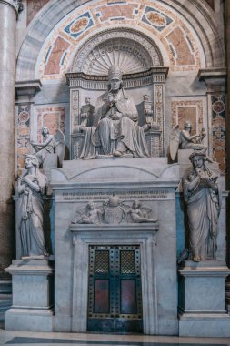 Papa Pius VII mezar taşı