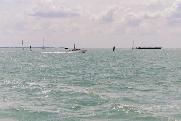 Bağlantı noktası İtalya Venezia su bulutlar