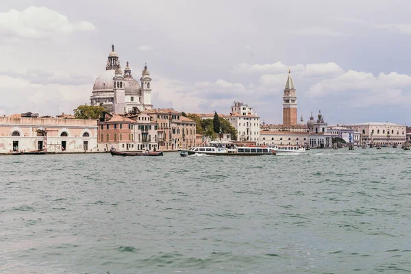 Bağlantı noktası İtalya Venezia su bulutlar