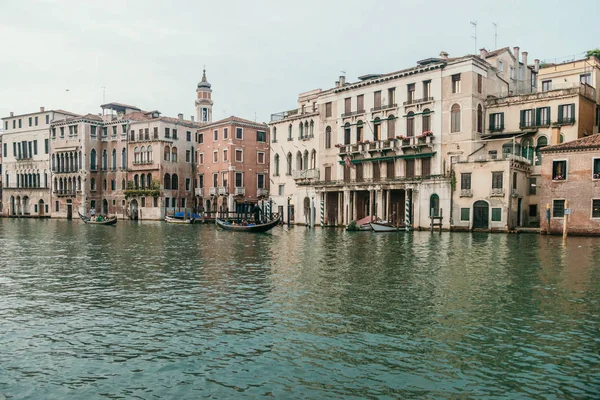 ポート イタリア ヴェネツィア水の雲 ロイヤリティフリーのストック画像