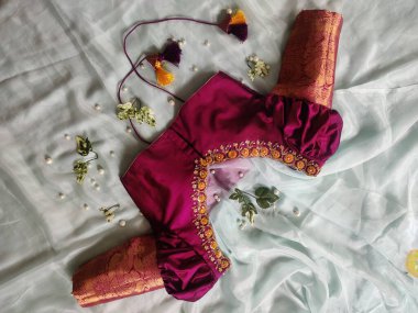 Tasarımcı kadın ve çocuklar için giyinir