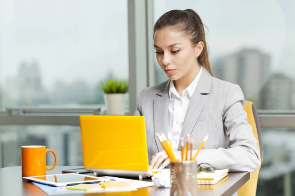 Young Woman Working Computer — Stock Photo, Image