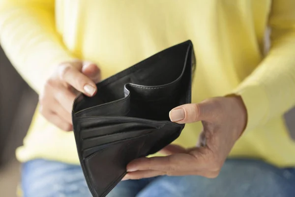Woman Looking His Empty Leather Wallet Home — Stock Photo, Image