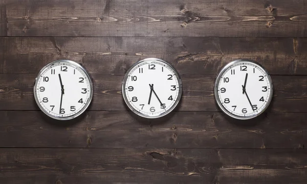 Relógios Fundo Madeira Com Fuso Horário Diferentes Países Londres Nova — Fotografia de Stock