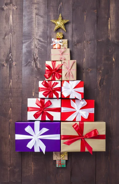 Kerstboom Gemaakt Van Giften Houten Pagina — Stockfoto