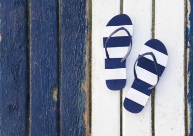 Parmak Arası Terlik Çizgili