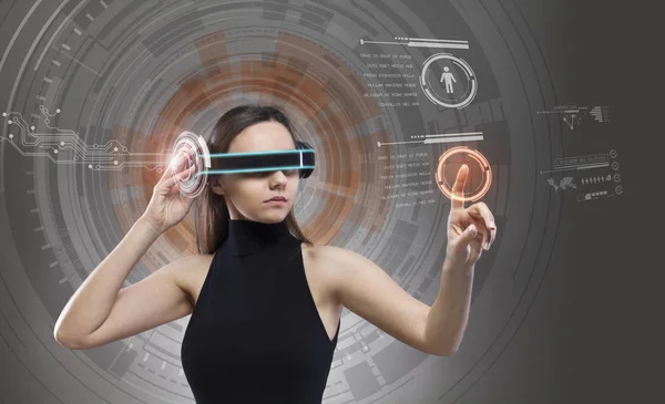 Mujer tocando la interfaz virtual del futuro —  Fotos de Stock