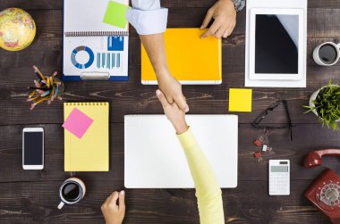 İş el sıkışma. Toplantıda anlaşma.