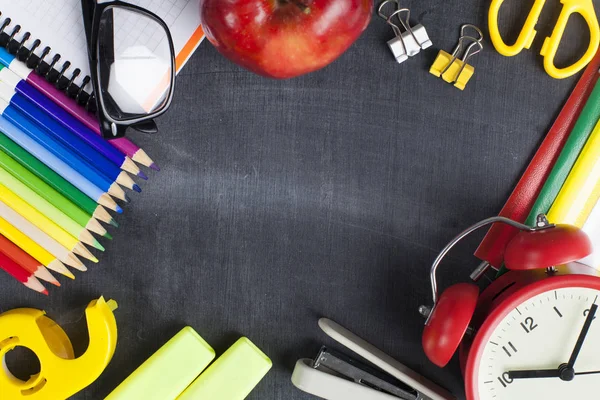 Concepto de vuelta a la escuela: material escolar de oficina —  Fotos de Stock