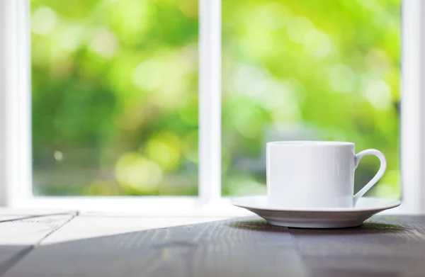 Morgenkaffee am Fenster — Stockfoto