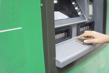 Atm'de güvenli pin kodu girme