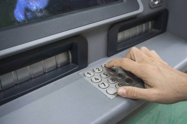 Atm'de güvenli pin kodu girme