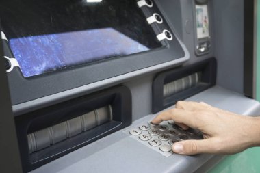 Atm'de güvenli pin kodu girme
