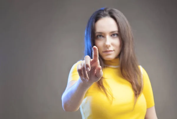 Mujer tocando espacio de copia vacío —  Fotos de Stock