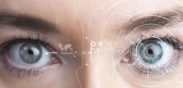 Iris recognition concept. Smart wearable eye-compatible computer — Stock Photo, Image