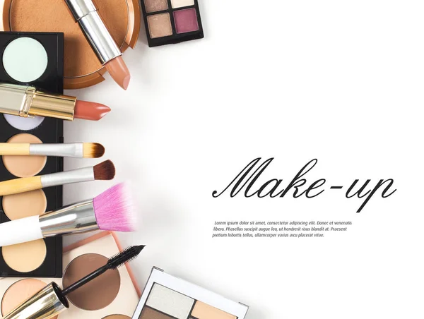 Makeup produkter på vit bakgrund — Stockfoto