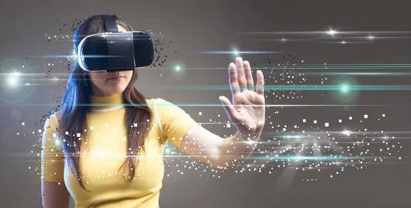 Digitális képernyő, fiatal nő, virtuális valóság Glasse — Stock Fotó