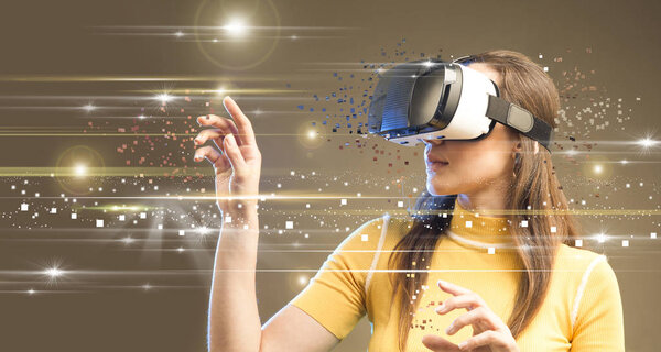 Цифровой экран с девушкой в очках виртуальной реальности
