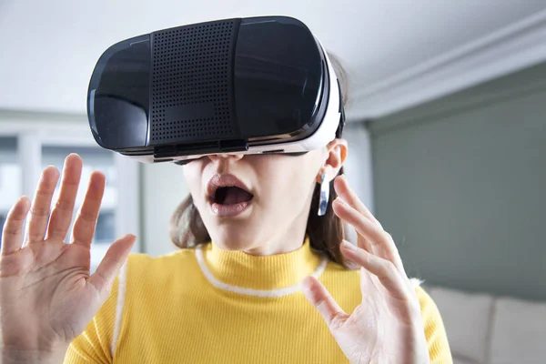 Divertirse en realidad virtual —  Fotos de Stock