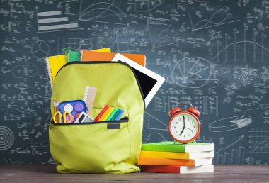 Kara Tahtada Okul Çantası