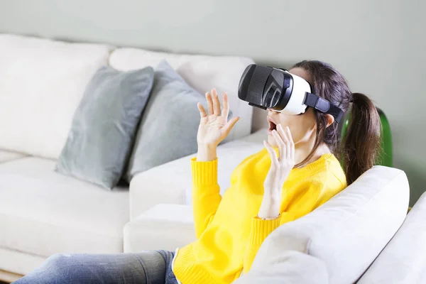 Divertirse en realidad virtual —  Fotos de Stock