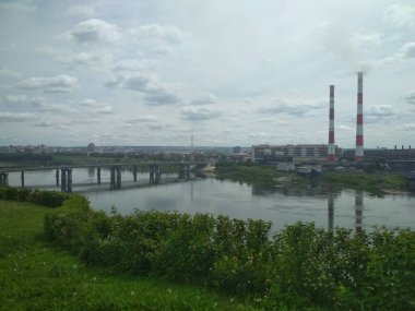 Gözlem güvertesinden Kemerovo şehri manzarası