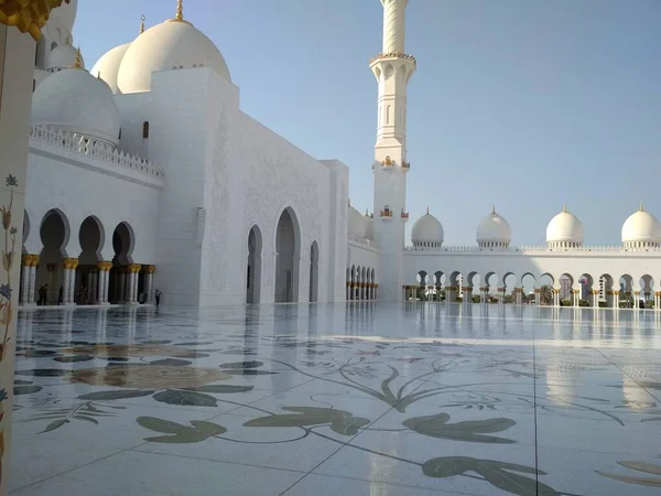 Dubai 'deki Jumeirah Camii
