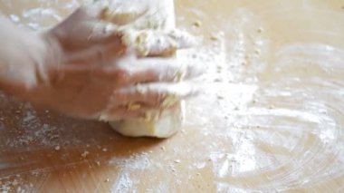 bisküvi için hamur hazırlama kadın.