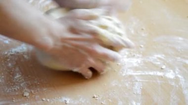 bisküvi için hamur hazırlama kadın.