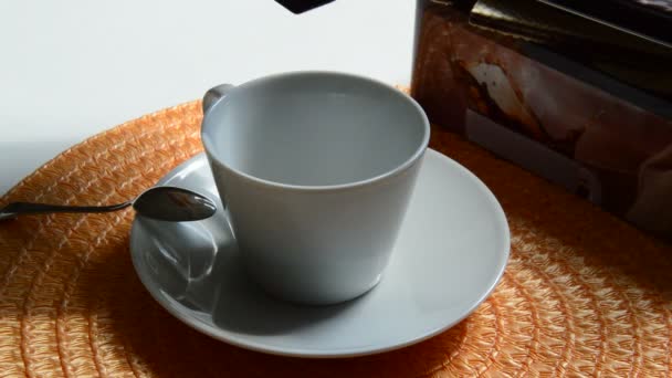 Kaffee Weiße Tasse Gießen — Stockvideo