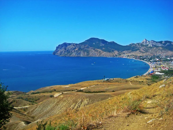 Kırım Yeşil Tarlalarında Dağlar Deniz — Stok fotoğraf