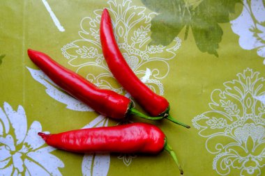 Masada kırmızı biber makrosu var.