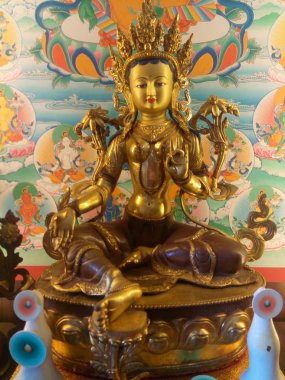Om Dara Tuttare Ture Soha, yeşil Tara, Tibetliler de Dolma, çağrı yaygın bir Bodhisattva da Buddha'nın şefkat ve eylem, yardımımıza bize fiziksel, duygusal ve ruhsal acı hafifletmek için gelen bir koruyucu olduğu düşünülmektedir.