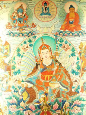 Guru Rinpoche Padmasambhava değerli Hint ana anlamına gelir. 8-Budizm Tibet tanıttı ve tarafından ikinci Buda saygı WS yüzyılda, mucizevi bir şekilde Hindistan göl Danakosha (Pakistan) ortasında bir Lotus çiçeği doğdu. 