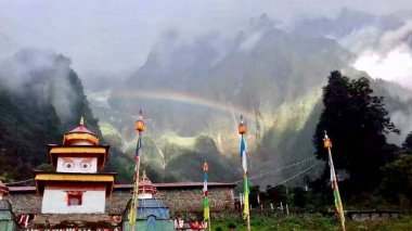 Nubri Manastırı olarak da bilinen Sanchen Rabten Norbuling Beyul Kyimolung (huzur Vadisi ve mutluluk) Tibet sınırı yakınında merkezi Himalayalar yüksek olarak bilinen bir kutsal, gizli Vadisi'nde bulunan bir benzersiz 500 yıllık tarihi manastır olduğunu..