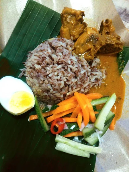 Geleneksel Kelantanese Nasi Lemak Gulai Ayam Nasi Lemak Daldırma Lezzetli — Stok fotoğraf