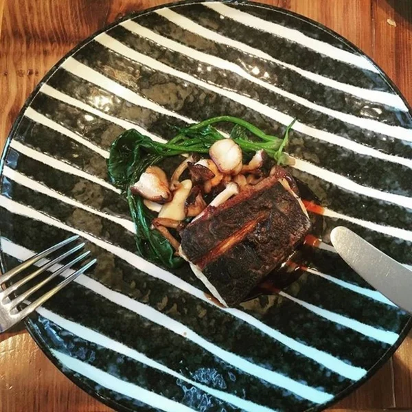 Pan Fried John Dory Com Suco Limão Vegetais Verdes Cogumelos — Fotografia de Stock