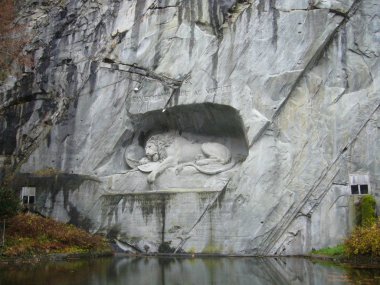Lucerne Aslan Anıtı (Lowendenkmal), Bertel Thorvaldsen tarafından tasarlanan ve Lukas Ahorn tarafından 1820-1821 yılında yontulmuş, İsviçre'nin Lucerne kentinde bulunan bir kaya kabartmadır. 1792'de Fransız Devrimi sırasında katledilen İsviçreli Muhafızların anısına.. 