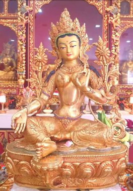 Om Tare Tuttare Ture Soha, Yeşil Tara Tibetlilerin de Dolma olarak adlandırdığı dişi bir tanrıdır ve yaygın olarak Bodhisattva ya da merhamet ve eylem Buda olarak bilinir. Bizi fiziksel, duygusal ve ruhsal acılardan kurtarmak için yardımımıza koşan bir koruyucu..