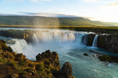 İzlanda 'da Günbatımında Goafoss Şelalesi