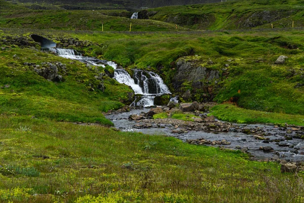 Petite Cascade Dans Virage Sur Périphérique Islande — Photo